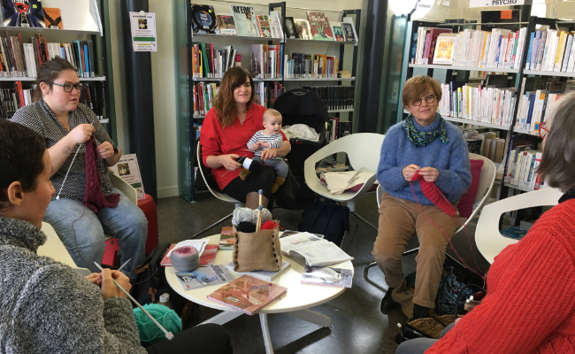 Pechabou de laine, atelier tricot à la médiathèque