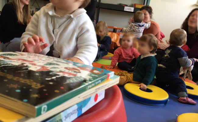 Atelier bébé lecteurs à la médiathèque de Pechabou